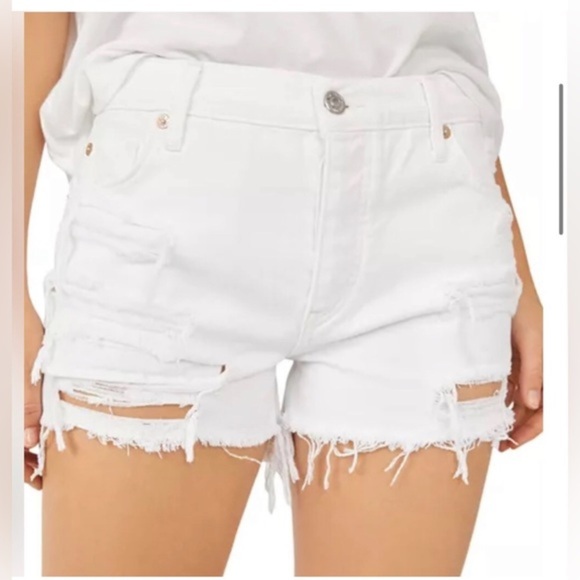 Free People Maggie Distressed frayed ripped jeans Shorts Optic White Size 25 new - Picture 1 of 3